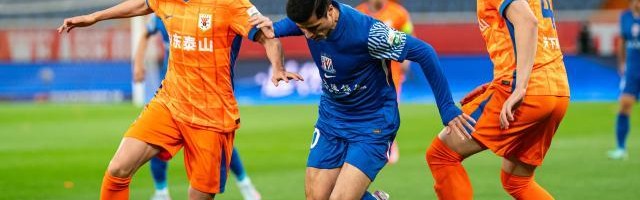 开云中国-申花登泰山成功领跑中超 斯卢茨基达成百分目标