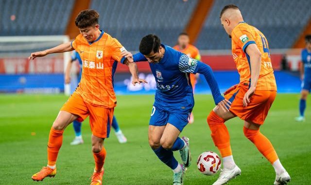 开云中国-申花登泰山成功领跑中超 斯卢茨基达成百分目标