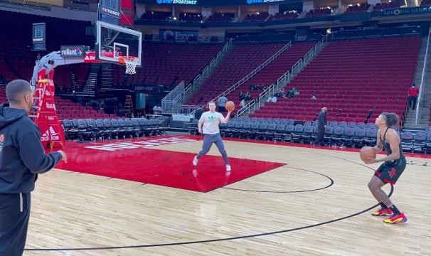 开云官网-火箭榜眼格林崛起背后：库里提建议 苦练提升投篮