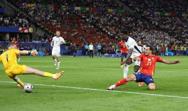 开云官网-重伤归来攻入绝杀制胜球！奥亚萨瓦尔诠释天道酬勤